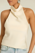 Elara – Top Halter Vestibilità Avvolgente