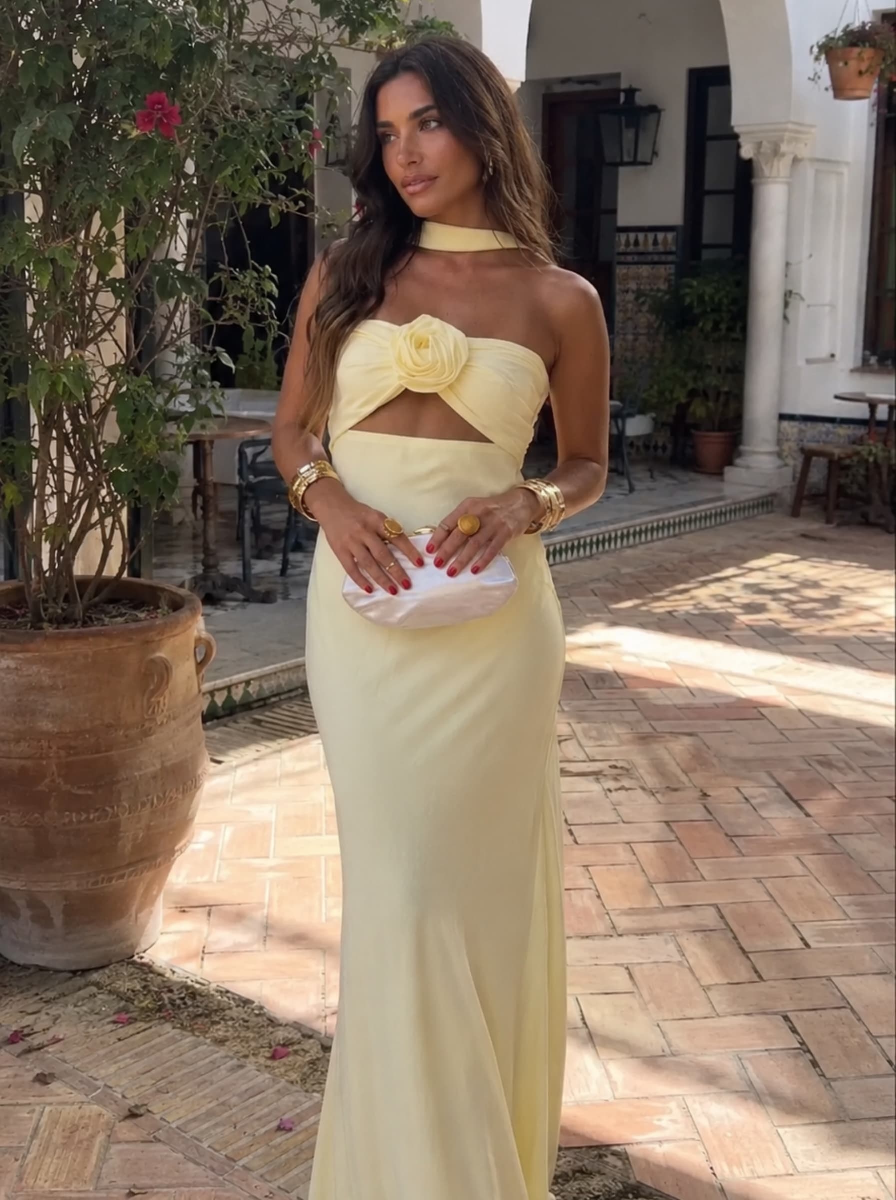 Abito Maxi Halter con Rosa Decorativa