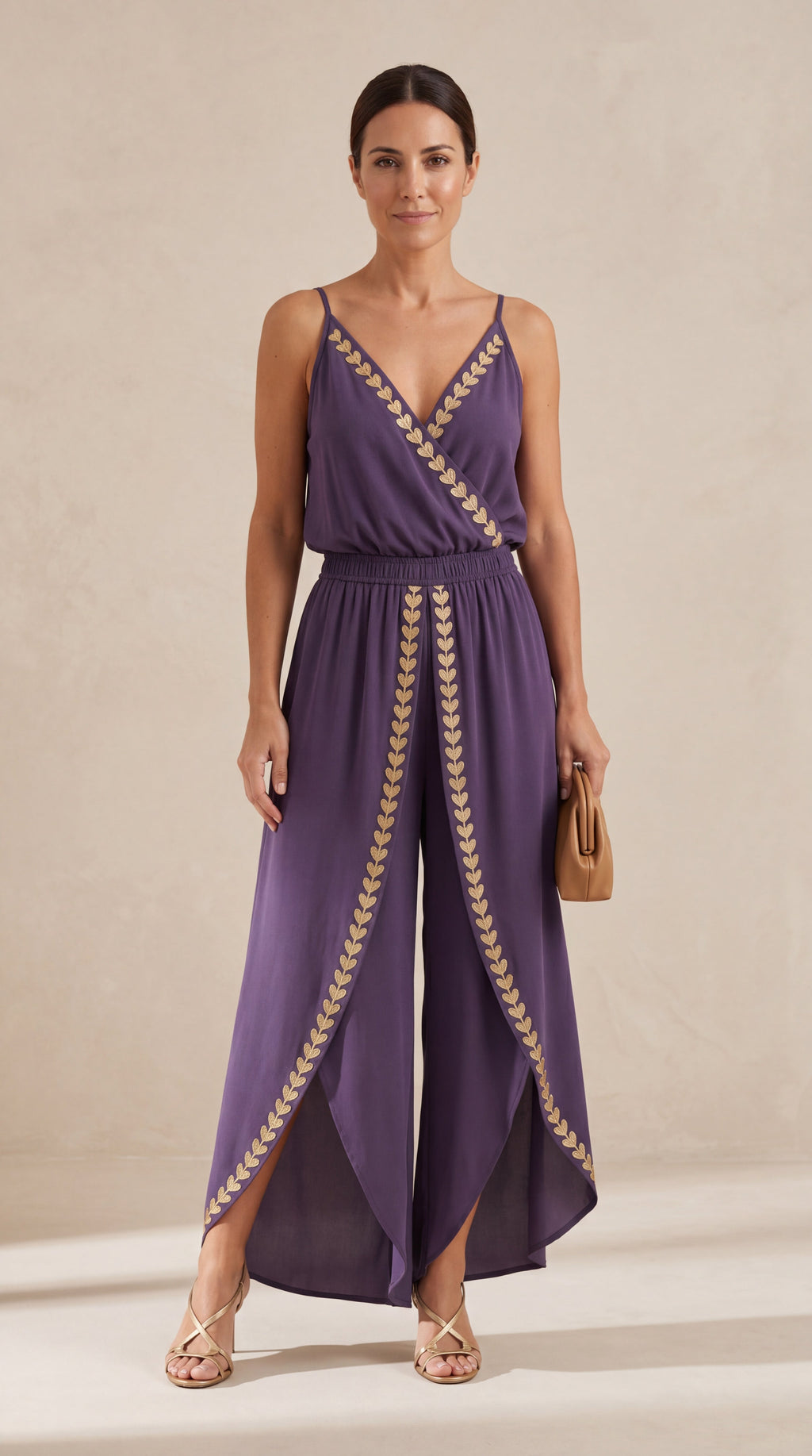 Donatila | Jumpsuit con Dettagli Dorati e Gamba Aperta