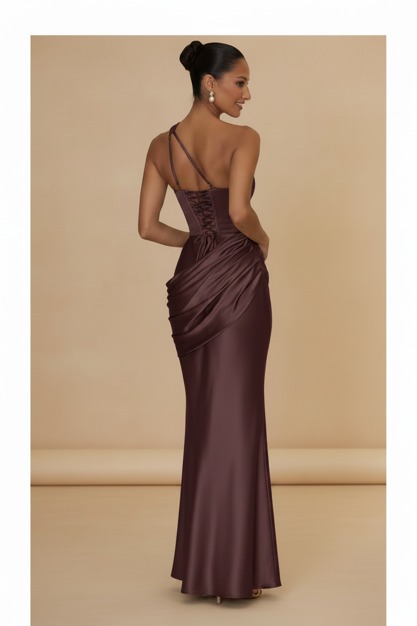 Aveline – Vestito lungo asimmetrico in raso bordeaux