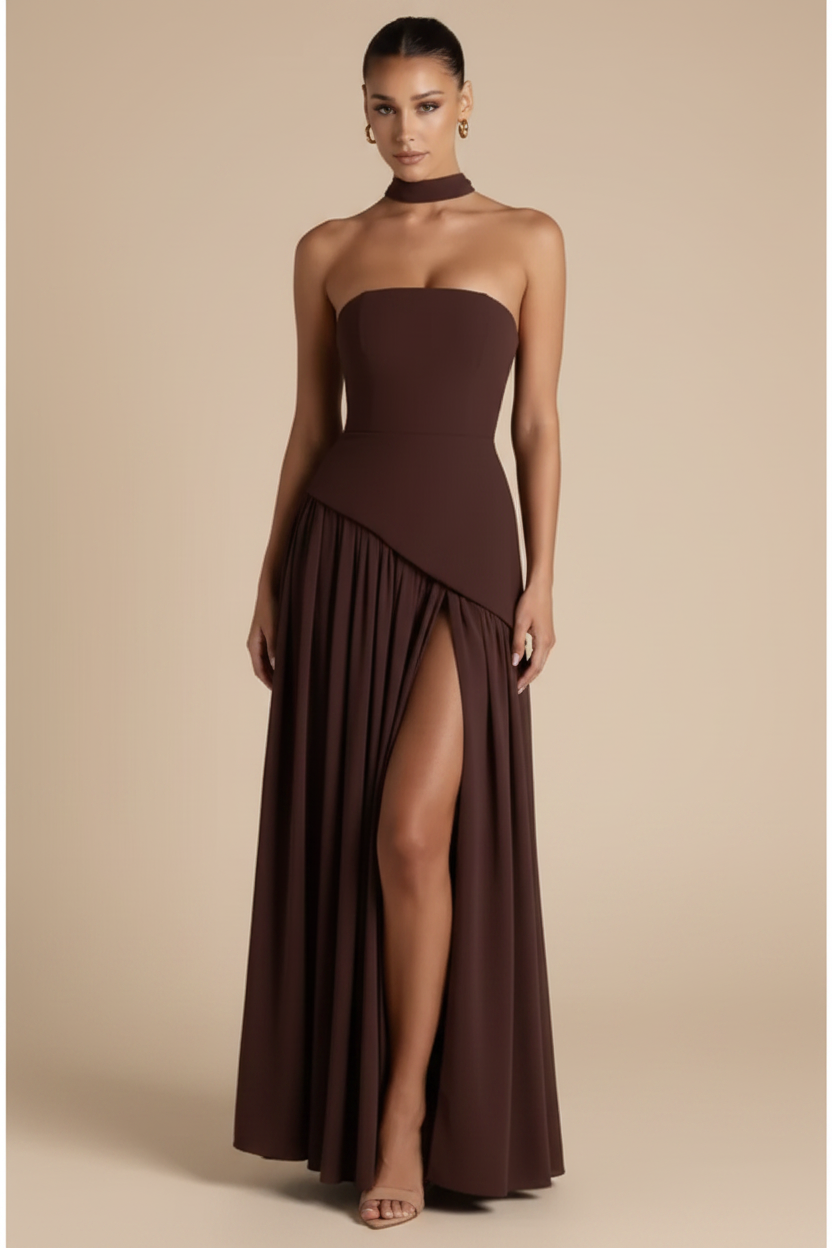 Valeria – Vestito lungo senza spalline con spacco elegante marrone