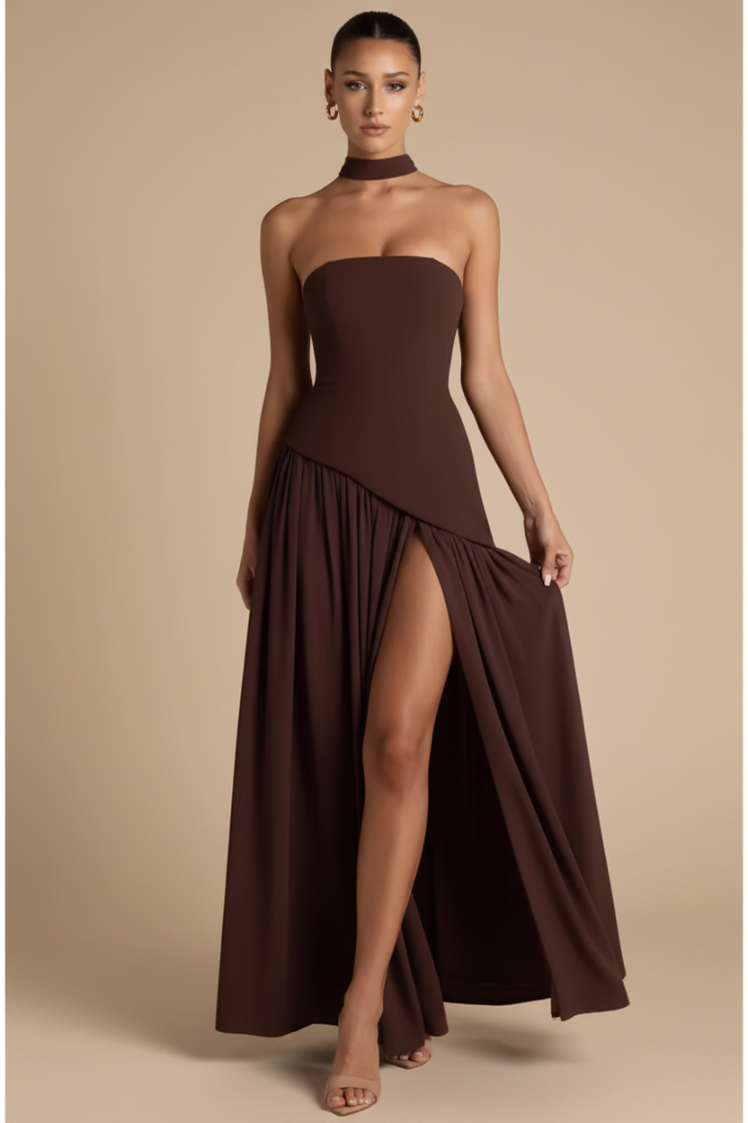 Valeria – Vestito lungo senza spalline con spacco elegante marrone
