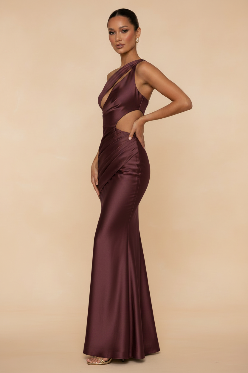 Aveline – Vestito lungo asimmetrico in raso bordeaux