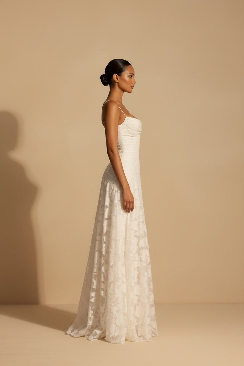 Francesca – Abito Lungo in Pizzo Vestibilità Elegante Bianco