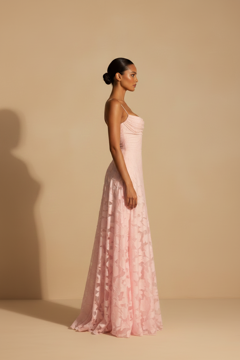 Francesca – Abito Lungo Pizzo Vestibilità Elegante Rosa