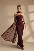 Vestito lungo senza spalline con caduta fluida color bordeaux